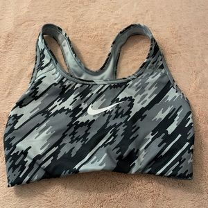 women’s XS nike sports bra